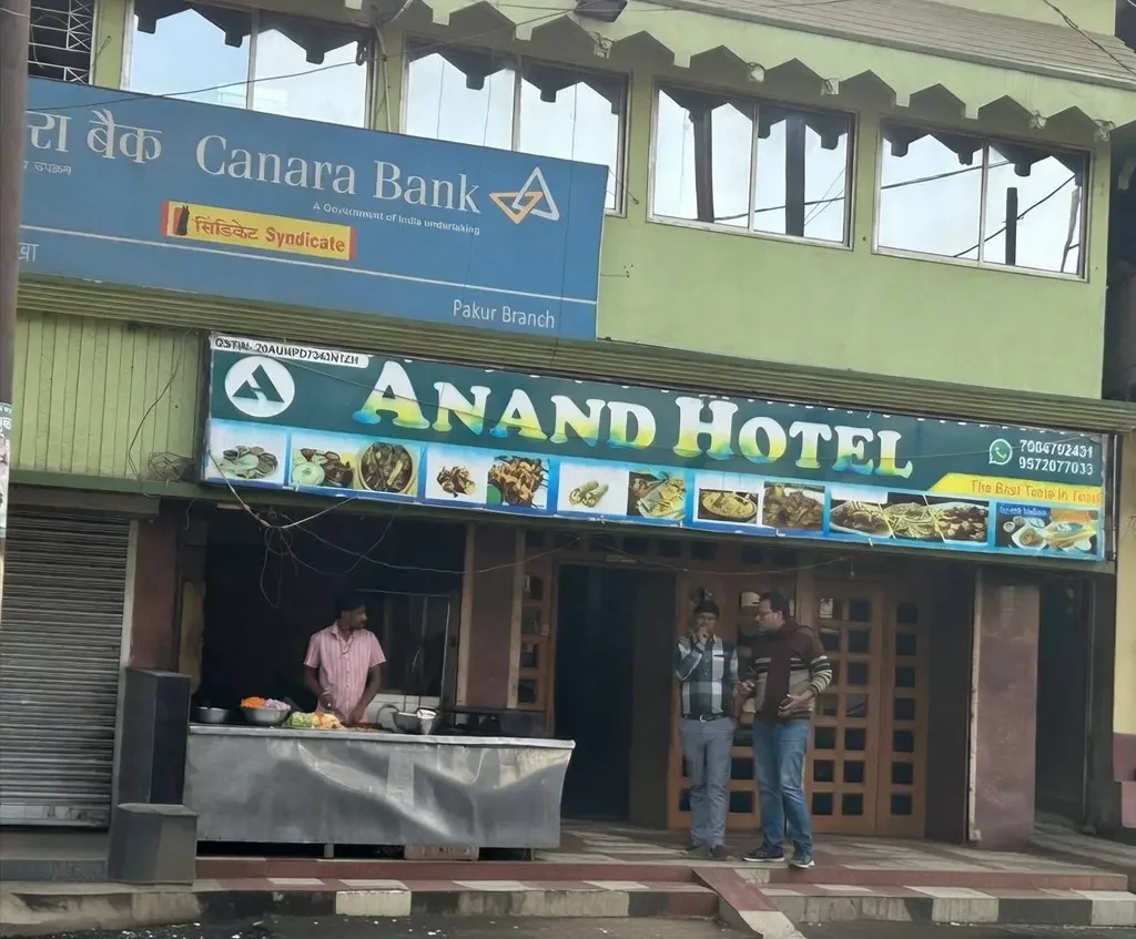 Anand Restaurant Pakur serving North Indian food for families